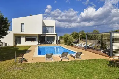 Image de Maison de vacances privée avec piscine privée, climatisation, Wifi, Tv, patio, vue panoramique