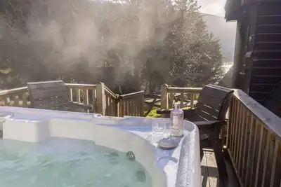 Image de Merveilleuse maison de vacances privée avec Wifi, bain à remous, Tv, balcon et vue panoramique