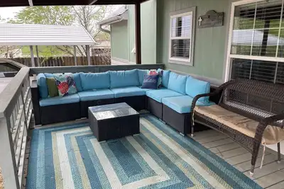 Cozy tiny home, perfect for First Monday weekend. Great front porch