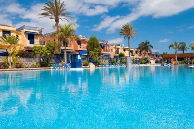 Bel appartement pour 4 personnes avec climatisation, piscine, Wifi, Tv et terrasse