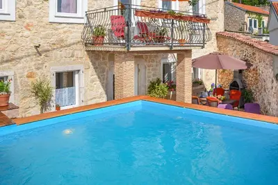 Image de Maison de vacances avec Wifi, climatisation, piscine privée, Tv, terrasse, animaux admis
