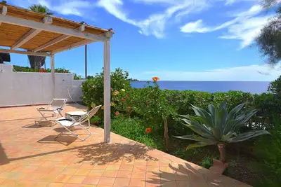 Image de Merveilleuse maison de vacances privée pour 4 personnes avec climatisation, Wifi, Tv et terrasse