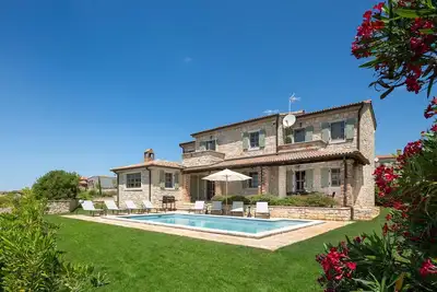 Image de Maison de vacances privée avec climatisation, piscine privée, internet, Tv, terrasse, parking