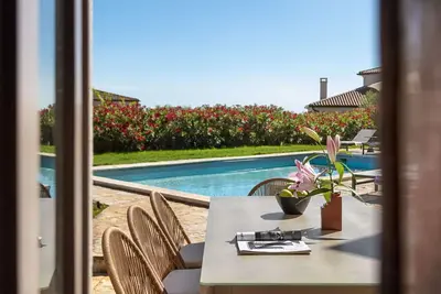 Image de Belle maison de vacances privée avec Wifi, piscine privée, climatisation, Tv et terrasse