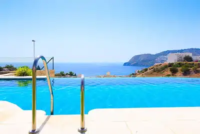 Image de Belle maison de vacances avec piscine, Wifi, climatisation, Tv, patio, vue panoramique et parking