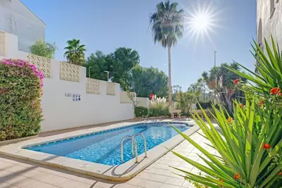 Image de Bel appartement avec piscine, Wifi, climatisation, Tv, patio, animaux admis et parking