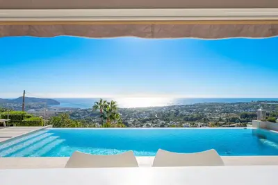 Belle maison de vacances privée avec piscine privée, Wifi, climatisation, Tv, patio et parking