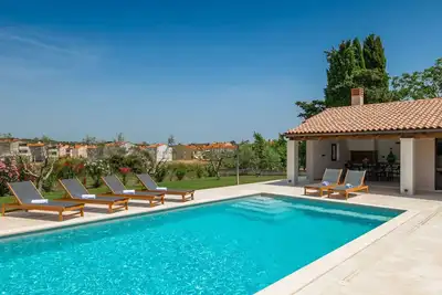 Image de Maison de vacances privée avec piscine privée, climatisation, Wifi, bain à remous, Tv, terrasse