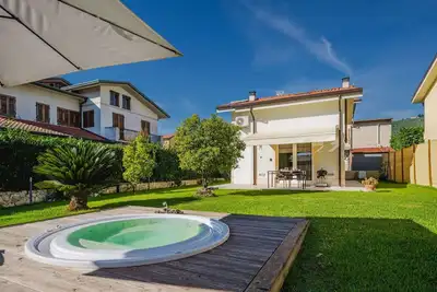 Image de Merveilleuse maison de vacances privée pour 4 personnes avec Wifi, climatisation, bain à remous