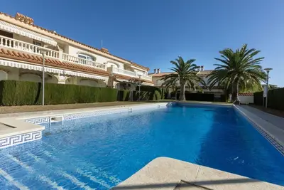 Confortable appartement pour 6 personnes avec Wifi, climatisation, piscine, Tv, balcon et parking