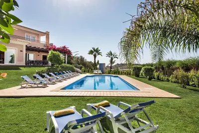 Belle maison de vacances privée avec Wifi, piscine privée, climatisation, Tv, patio, parking