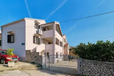 Bel appartement de 3 chambres à Mali.