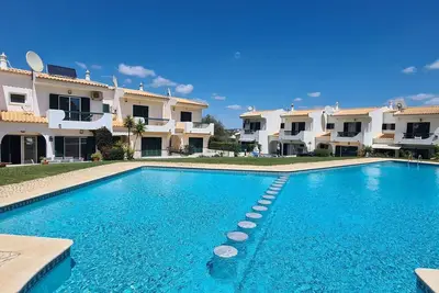 Image de Merveilleuse maison de vacances pour 4 personnes avec piscine, climatisation, Wifi, Tv et terrasse