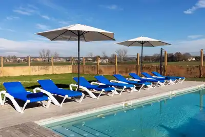 Magnifique maison de vacances privée avec piscine privée, Wifi, Tv, patio, animaux admis, parking