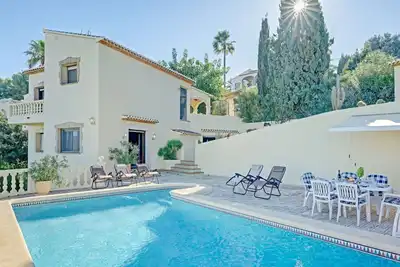 Image de Belle maison de vacances privée avec piscine privée, Wifi, Tv, patio et parking