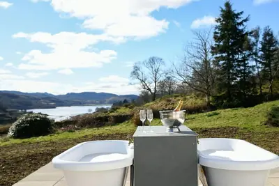 Image de Magnifique maison de vacances privée avec Wifi, bain à remous, Tv, patio, vue panoramique, parking