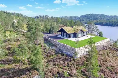 Image de Belle maison à Evje avec vue sur le lac