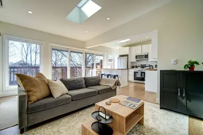 Image de Bright, Modern Suite in the Heart of Downtown Dartmouth!