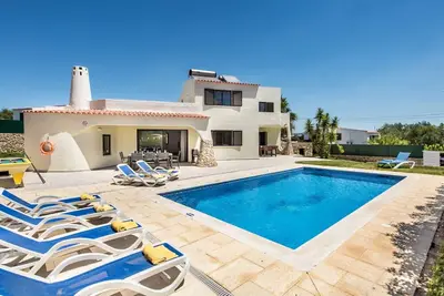 Image de Merveilleuse maison de vacances privée avec Wifi, climatisation, piscine privée, Tv et terrasse