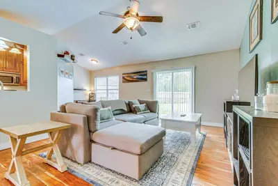Image de Pet-Friendly Home w/ Yard - 8 Mi to Perdido Keys!