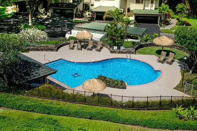 Image de Kapalua Sanctuary: Nestled in Hawaii, Ocean view room in Lahaina with Pool