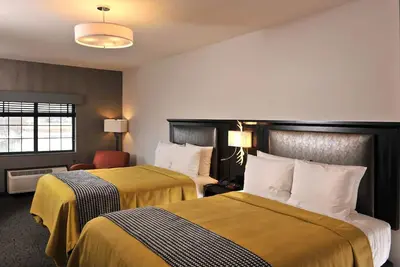 Image de Rustic Charm Meets Modern Comfort: Unique Kansas City Stay with Pool