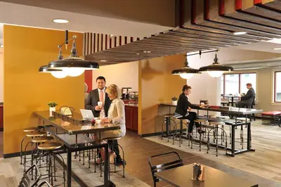 Image de Deluxe 2 Queen, Work Desk, Stoney Creek Kc, Near Casino | 4 Units