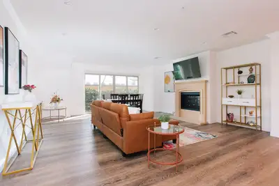 New Beautiful Pasadena Condo - 1295 square feet