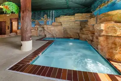 Image de Lodge-like Stay! Cozy & Historic Themed Inn, Pool, Downtown Galena