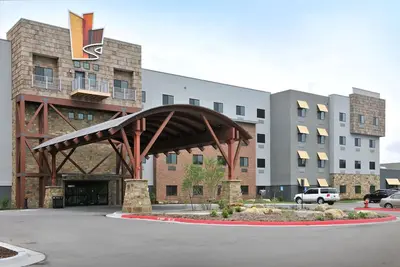 Image de Kansas City Escape: Heated Pools, Whirlpool & Fitness Center | 3 Units