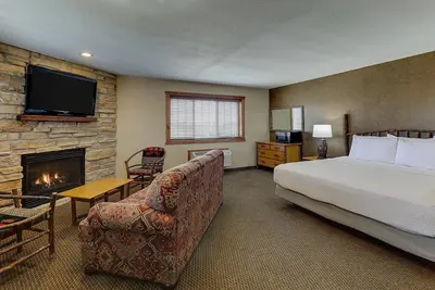 Image de Living Room, Dry Bar, Fireplace, Theme Suite, Stoney Creek Galena