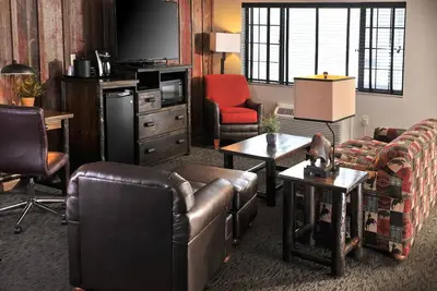 Image de Expanded King Bunk Bed Suite, Stoney Creek Kc, Room for the Crew!