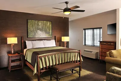 Image de Independence Modern Lodge: Unique Decor, Free Breakfast, Lake View