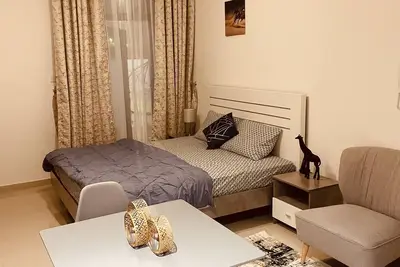 Image de Spacious studio Apartment with Garden