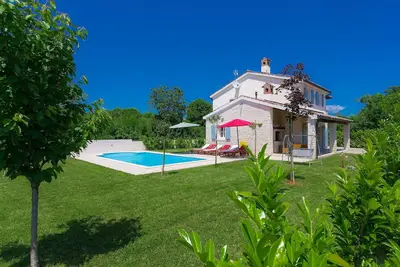 Image de Maison de vacances privée avec piscine privée, climatisation, Wifi, Tv, terrasse, animaux admis