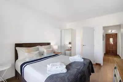 Image de Appartement 'Seaside Heaven - Praia Da Rocha' avec vue montagne, piscine partagée et Wi-Fi