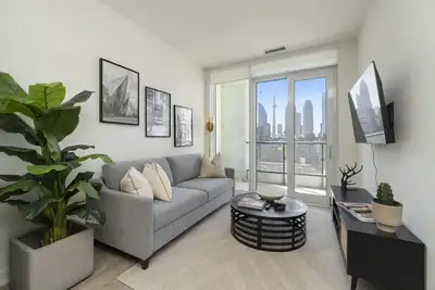 Image de Large two bedroom condo with Cn tower view!