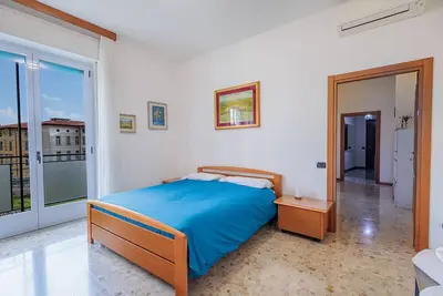 Image de Comfy Apt Near the University - w/ Balconies