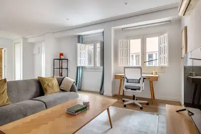 Image de Terrific Chueca/Justicia 2br w/ Doorman, nr Landmarks, by Blueground