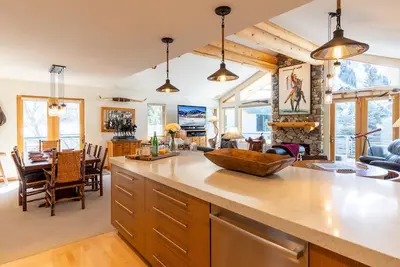 Warm Springs Ski Way Home | Pool, Pickleball, and More!