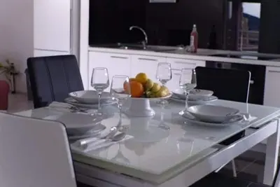 Image de Appartement de deux chambres avec le balcon et la vue sur le mer Split (A-22796-b)