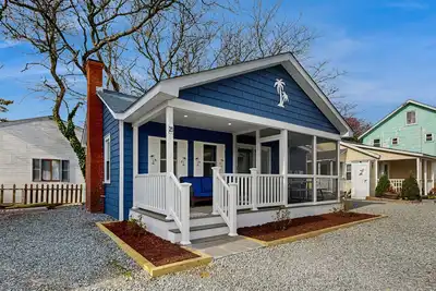 Image de Dog-friendly cottage with pool, full kitchen, Ac, porch, & outdoor shower