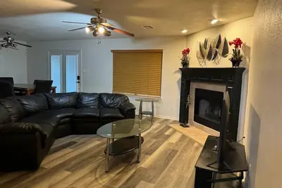 Image de Saegert Ranch Oasis: 4br/2. 5ba