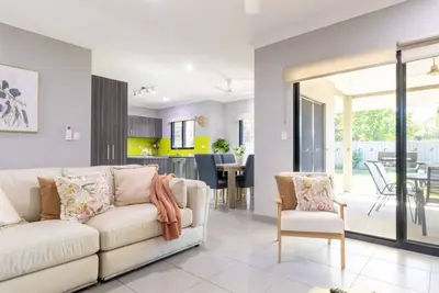Image de A modern family friendly home in a quiet, leafy suburb, with 3 bedrooms and 2 bathrooms