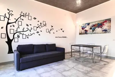 Image de Ampio Bilocale con Entrata Indipendente e Divano Letto