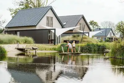 Image de This luxury vacation home for 10 persons provides a special indoor-outdoor feeling.