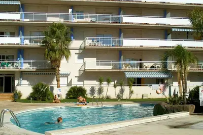 Image de Appartement Spacieux à Santa Margarita, Roses: 3 Chambres, Piscine, Jacuzzi, Proche Plage