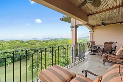 Image de Stunning Luxury Penthouse in Exclusive Beachfront Community with Resort-Style Amenities & Sweeping Views of the Ocean & Golf Course