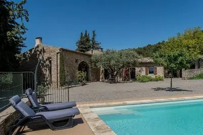 Image de Ermitage Saint Quinis - Le Levant, lodge ecoondes en pierre