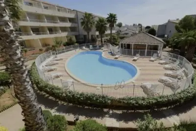 Image de Appart climatisé, 2 chambres, Garage et piscine, proche mer et centre ville